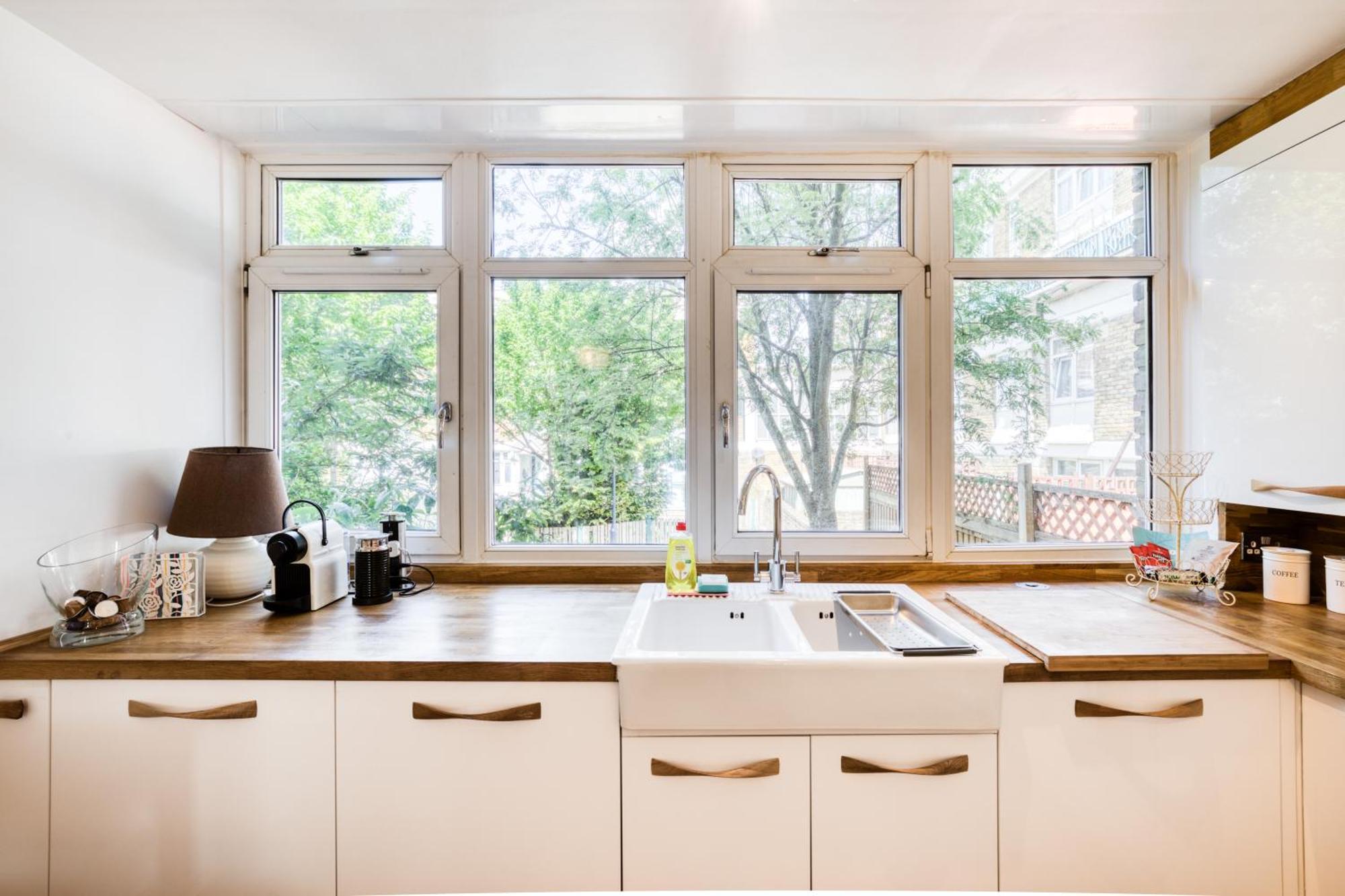 Homely 4 Bedroom House In Brixton Apartamento
