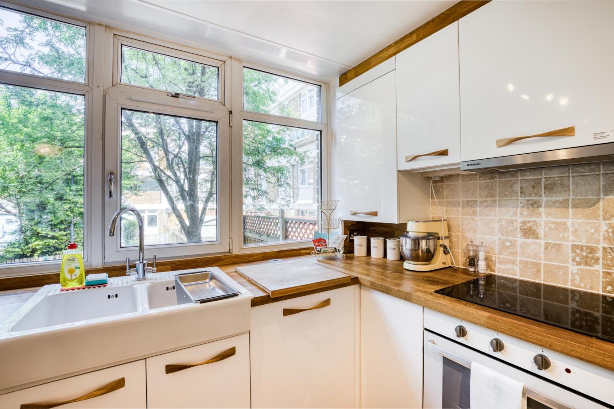 Homely 4 Bedroom House In Brixton Apartamento